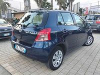 Usata Toyota Yaris Sol 90 CV (66 kW) 2006 Blu/azzurro Utilitaria