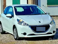 Usata Peugeot 208 68 CV (50 kW) 2013 Bianco Utilitaria