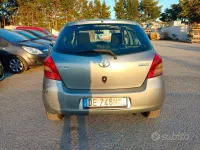 Usata Toyota Yaris 90 CV (66 kW) 2007 Grigio Utilitaria