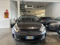 Usata Kia Rio 75 CV (55 kW) 2013 Grigio Berlina