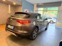 Käytetty Alfa Romeo Stelvio Business 190 HP (139 kW) 2022 Harmaa Katumaasturi