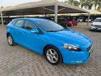 Usata Volvo V40 Momentum 120 CV (88 kW) 2015 Bluazzurro Berlina
