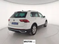 Usata VW Tiguan Elegance 150 CV (110 kW) 2022 Bianco pastello SUV