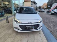 Usata Hyundai i20 Comfort 84 CV (61 kW) 2015 Polar white Utilitaria