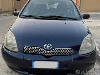 Usata Toyota Yaris 2002 Blu Berlina