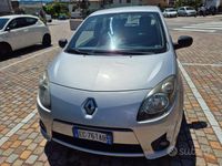Usado Renault Twingo Dynamique 76 HP (55 kW) 2010 Cinzento Citadino