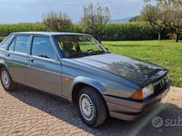Usata Alfa Romeo 75 120 CV (88 kW) 1989 Grigio Berlina