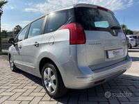 Usata Peugeot 5008 Business-Line 112 CV (82 kW) 2011 Grigio Monovolume