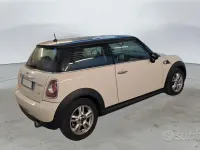 Usata Mini Cooper D 112 CV (82 kW) 2011 Bianco Utilitaria