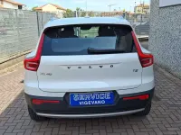 Usata Volvo XC40 Momentum 129 CV (94 kW) 2021 Pearl white SUV