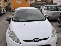 Usata Ford Fiesta 82 CV (60 kW) 2013 Bianco Utilitaria