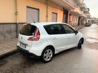 Usata Renault Scénic III 110 CV (80 kW) 2010 Bianco Monovolume