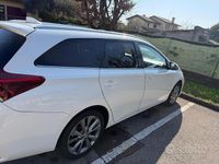 Usata Toyota Auris Lounge 112 CV (82 kW) 2016 Bianco Station wagon
