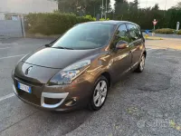 Usata Renault Scénic III XMOD 110 CV (80 kW) 2010 Marrone Monovolume