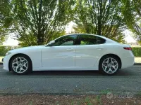 Usata Alfa Romeo Giulia 160 CV (117 kW) 2022 Bianco Berlina