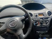 Usata Toyota Yaris 75 CV (55 kW) 2005 Grigio Berlina
