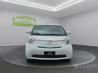 Usata Toyota iQ Lounge 68 CV (50 kW) 2013 Bianco Utilitaria