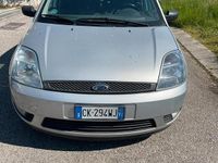 Usata Ford Fiesta Ambiente 75 CV (55 kW) 2003 Grigio Utilitaria