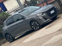 Usata Peugeot 208 Allure 101 CV (74 kW) 2024 Grigio Utilitaria