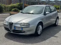Usata Alfa Romeo 147 Distinctive 120 CV (88 kW) 2002 Grigio Utilitaria