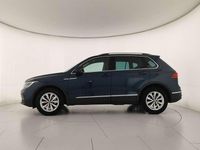Usata VW Tiguan Life 150 CV (110 kW) 2021 Night shade blue SUV