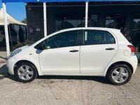 Usata Toyota Yaris Sol 69 CV (50 kW) 2009 Bianco Utilitaria