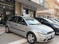 Usata Ford Fiesta Ghia 70 CV (51 kW) 2005 Grigio Utilitaria