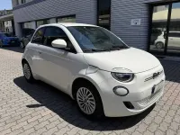 Usata Fiat 500e Action 42 kW (58 CV) 2022 Bianco / pastello Utilitaria