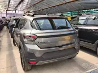 Nuova Dacia Sandero Extreme 101 CV (74 kW) 2026 Grigio SUV