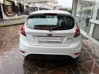 Usata Ford Fiesta 75 CV (55 kW) 2015 Bianco Utilitaria
