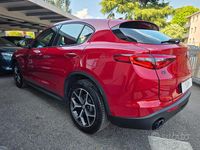 Begagnad Alfa Romeo Stelvio Sprint 201 HK (147 kW) 2020 Röd SUV