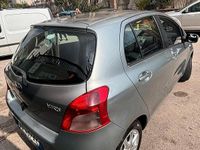Usata Toyota Yaris Sol 69 CV (50 kW) 2006 Grigio Berlina