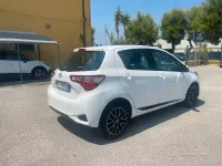 Usata Toyota Yaris Cool 69 CV (50 kW) 2017 Bianco Berlina