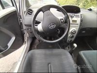 Usata Toyota Yaris 70 CV (51 kW) 2007 Grigio Utilitaria