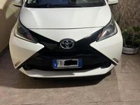 Usata Toyota Aygo 69 CV (50 kW) 2015 Bianco Utilitaria