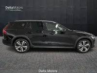 Usata Volvo V60 CC Ultimate 197 CV (144 kW) 2024 Nero metallizzato Station wagon