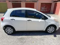 Usata Toyota Yaris 69 CV (50 kW) 2011 Bianco Utilitaria