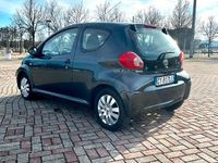 Usata Toyota Aygo 68 CV (50 kW) 2005 Grigio Utilitaria