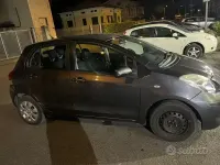 Usata Toyota Yaris 69 CV (50 kW) 2009 Grigio Utilitaria