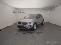 Usata VW T-Roc Edition 116 CV (85 kW) 2024 Grigio metallizzato chiaro SUV