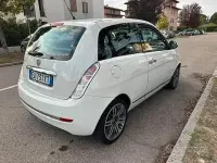 Gebraucht Lancia Ypsilon 77 PS (56 kW) 2010 Weiß Kleinwagen