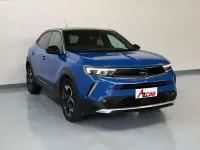 Usata Opel Mokka Ultimate 131 CV (96 kW) 2022 Bicolore tetto nero/blu SUV