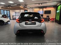 Usata Toyota Yaris Hybrid Lounge 115 CV (84 kW) 2020 Grigio Berlina