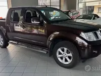 Usata Nissan Navara XE 190 CV (139 kW) 2011 Marrone Pick-up