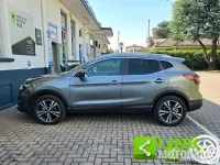 Usata Nissan Qashqai N-Connecta 131 CV (96 kW) 2017 Grigio scuro SUV