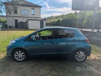 Usata Toyota Yaris Lounge 69 CV (50 kW) 2012 Blu Utilitaria