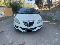 Begagnad Lancia Delta Gold 120 HK (88 kW) 2012 Vit Halvkombi