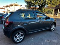 Usata Dacia Sandero Stepway 90 CV (66 kW) 2017 Grigio Berlina