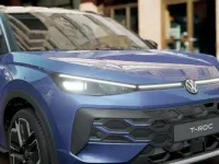 Nuova VW T-Roc Style 150 CV (110 kW) 2026 Celestial blue metallizzato ne SUV