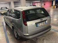Usata Ford Focus Style 90 CV (66 kW) 2005 Grigio Station wagon